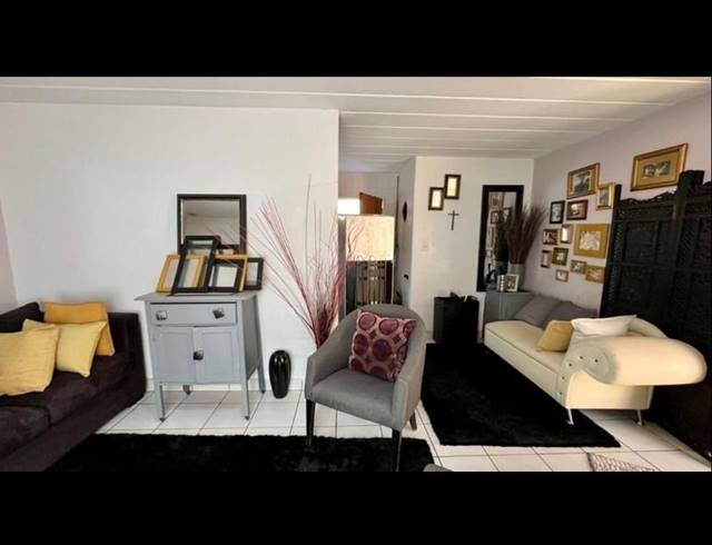 2 BEDROOM TOWNHOUSE FOR SALE IN VANDERBIJLPARK SE 3